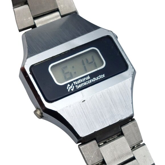 Rare Vintage National Semiconductor Novus LCD Chunky Retro Watch New Battery - Picture 1 of 9